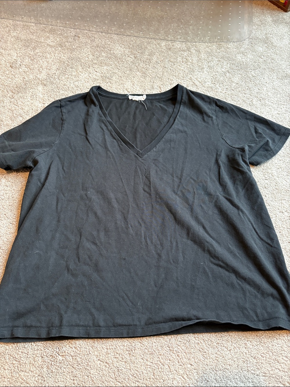 Good American Black V-Neck Short Sleeve Tee